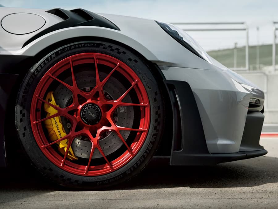 Detailed view of the 911 GT3 wheel painted in anodised Red on the Porsche 911 GT3 RS.